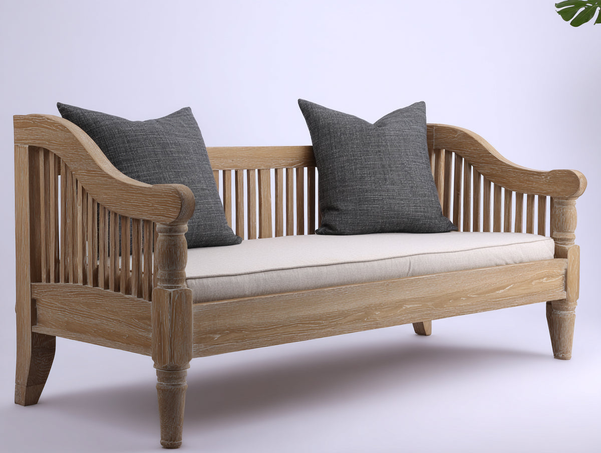 Gartenbank aus Holz 165x70x85 cm - Naturholz und Beige - Dreisitzer mit geschwungenen Armlehnen