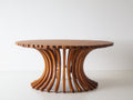 Gartentisch aus Holz 120 x 120 x 75 cm - Dunkelbraun - Rundes Lamellendesign